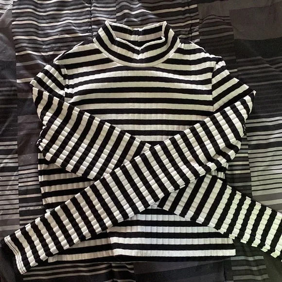 Black/white stripped, long-sleeve shirt from H&M - Picture 2 of 4